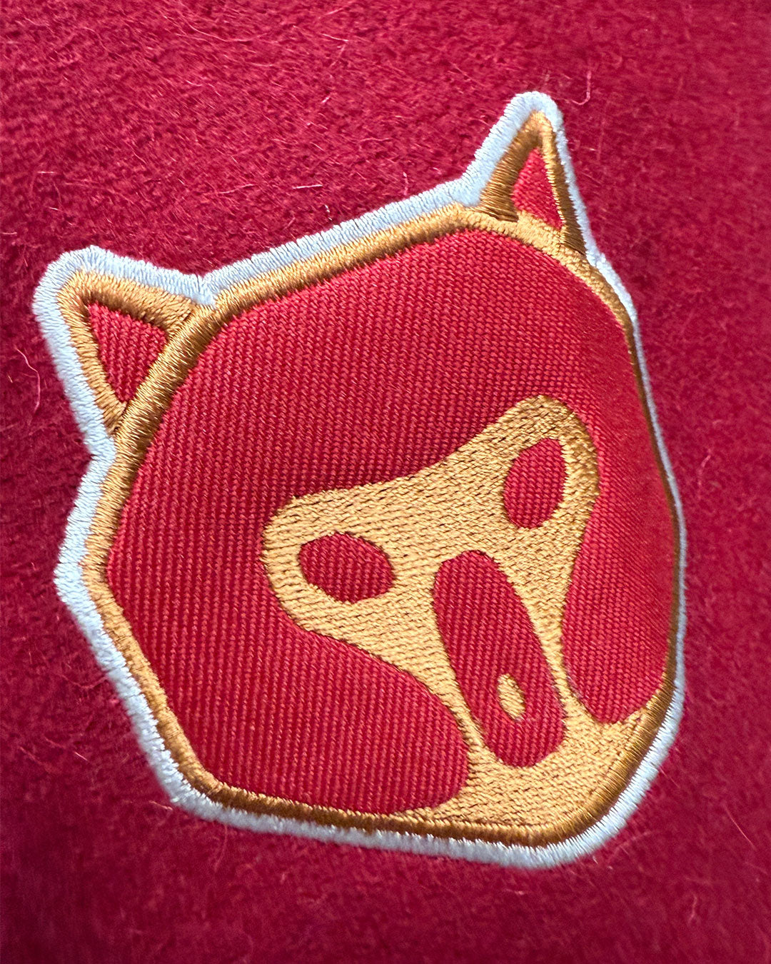 Karhu-Kissat Varsity takki (ENNAKKOTILAUS)