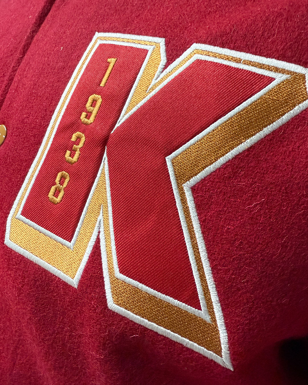 Karhu-Kissat Varsity takki (ENNAKKOTILAUS)